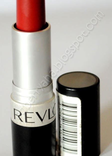 Random Beauty by Hollie: REVIEW: Revlon Matte Lipstick "In the Red"