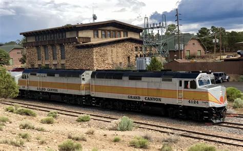 Two EMD F40PH’s of the Grand Canyon Railway. : trains