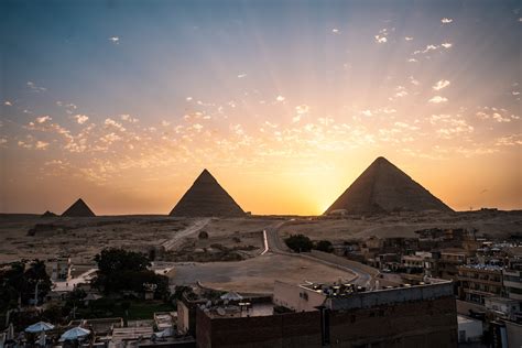 Pyramids of Giza Location | Transport Options, Tips, & More