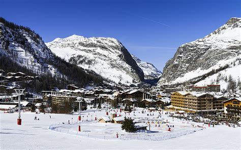 Val d'Isere ski resort - information from SkiValdIsere.com