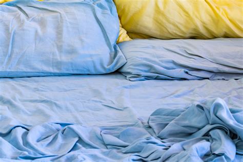 Mom Shares Genius Hack for Easily Folding a Fitted Sheet Every Time ...