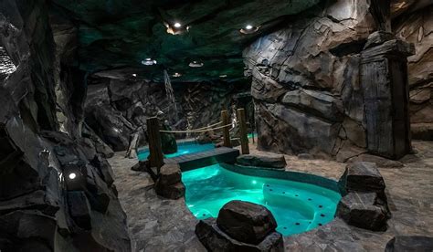 This Pigeon Forge Cabin Has An Unbelievable Indoor Cavern Pool | Bagni ...