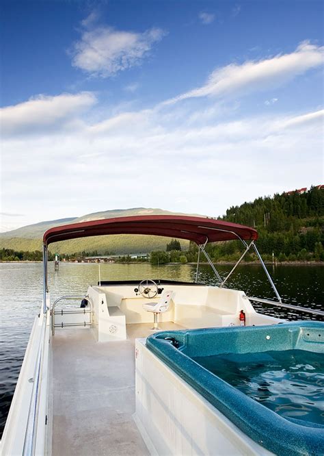 Sicamous Houseboats - Houseboating on the Lake - Shuswap Houseboats