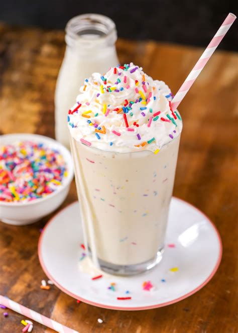 Funfetti Cake Batter Milkshake {5 Minute Treat} | Lil' Luna