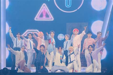 SEVENTEEN sets off on World Tour - The Korea Times