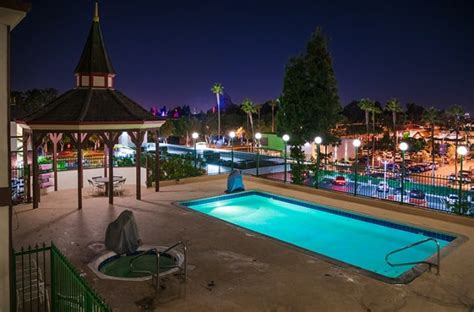 Anaheim Camelot Inn & Suites Hotel Review - Disney Tourist Blog