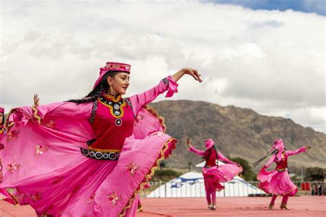 Tajik ethnic people ready to hit new heights