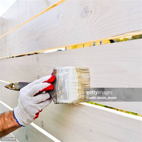 White Fence Paint Photos and Premium High Res Pictures - Getty Images