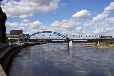 This is the bridge connecting the German town Frankfurt (Oder) to the ...