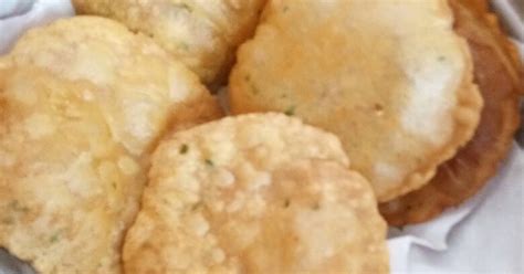 Aloo Poori Recipe by Gayatri Balaji - Cookpad