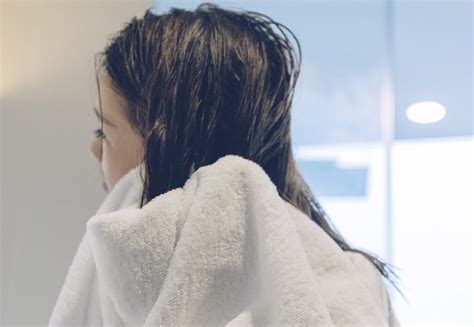 How to Towel-Dry Hair, According to Hair Pros – Hairstyle Camp