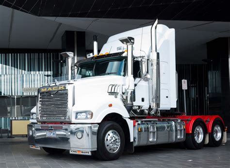 MACK ANNOUNCES NEW 60 INCH SLEEPER AND SAFETY PACKAGE | Truck & Bus News