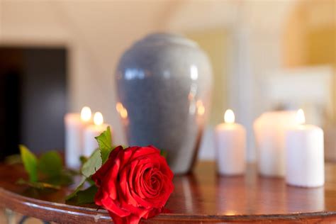 11 Meaningful Ways to Honor Your Loved One's Ashes - Funeral Basics