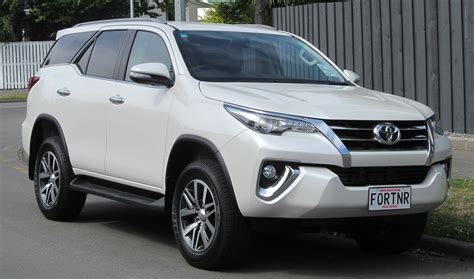 File:2015 Toyota Fortuner (New Zealand).jpg - Wikimedia Commons