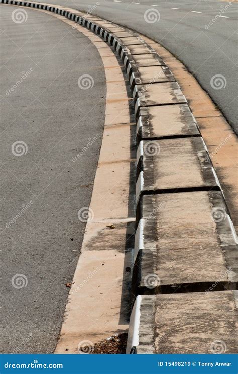 Road Traffic Divider Royalty Free Stock Images - Image: 15498219