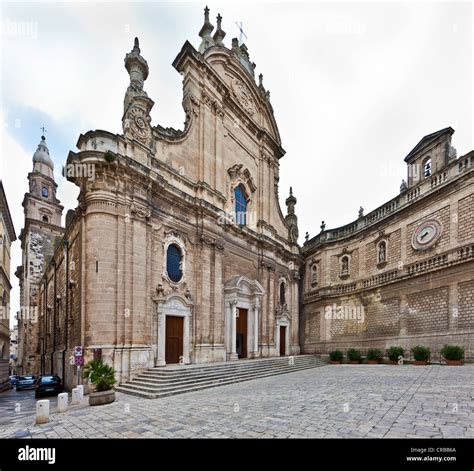 Monopoli Cathedral Banque d'image et photos - Alamy