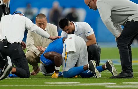 Chargers colocan al wide receiver Joshua Palmer en lista de lesionados ...