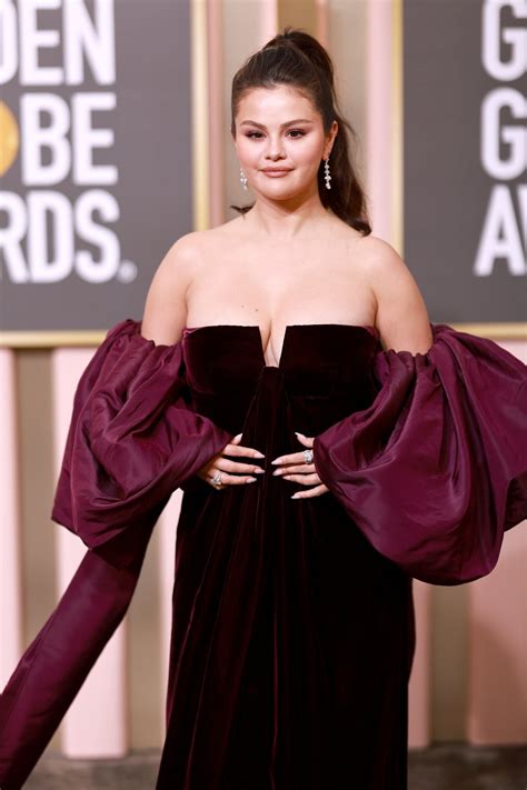 Selena Gomez Is Pretty in Plum at Her First Golden Globes ...