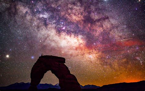 Milky Way over Delicate Arch, Arches National Park, Utah : wallpapers