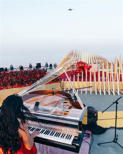 A Couple Celebrated Their Anniversary... On The Burj Al Arab HELIPAD