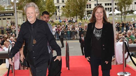 Who Is Kris Kristofferson's Wife, Lisa Meyers, & What Is Their ...