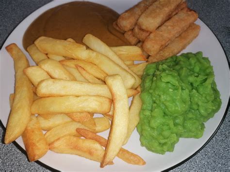 Fish fingers, chips, mushy peas and curry sauce! Proper British! : r/UK ...