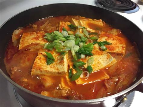 Kimchi stew (Kimchi-jjigae) recipe - Maangchi.com