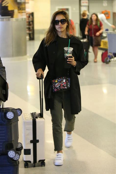 Jessica Alba Travel Outfit - Leaving JFK Airoport in New York 6/13/2016 ...