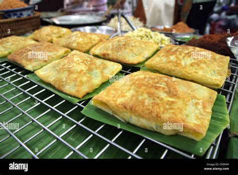 Khanom Buang Yuon , Thai crepes Stock Photo - Alamy