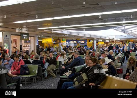 Departure Lounge - Heathrow Terminal 3 - London Stock Photo - Alamy