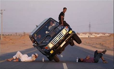 Extreme car stunts (14 pics) - Izismile.com