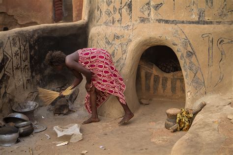 tièbèlè, the painting village, of the people Gourounsi on Behance