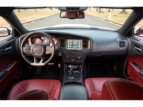 Introducir 63+ imagen hellcat charger interior - Abzlocal.mx