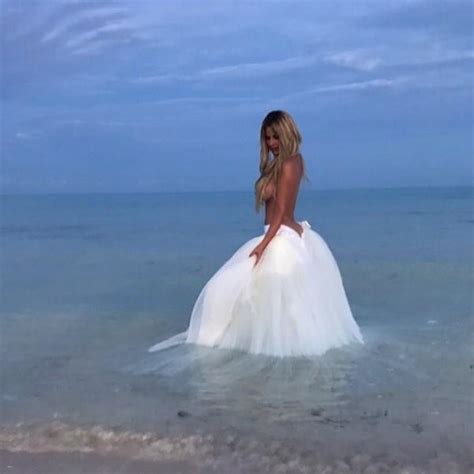 Kim Zolciak goes bold in wedding gown - Photos,Images,Gallery - 66123