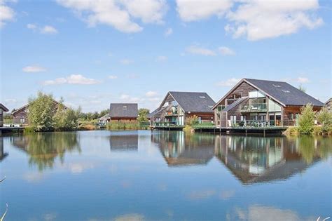 Cotswold Water Park Retreat - Waters Edge, hot tub,free fishing ...