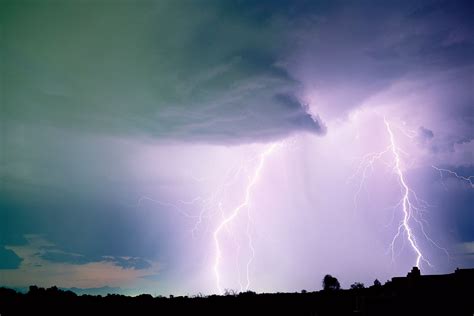 Thunderstorm Facts | What Causes Thunderstorms | DK Find Out