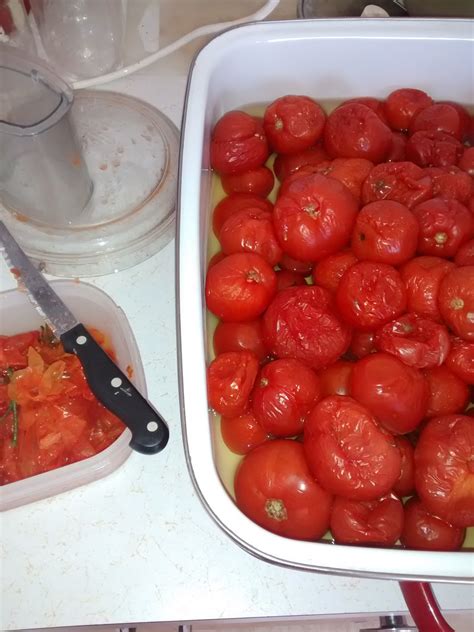 Country Mom at Home: Making Tomato Sauce From Frozen Tomatoes