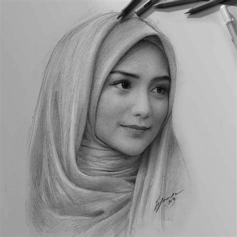 10 Potret Lukisan Wajah Kece Artis dengan Sketsa Pensil, Mirip Banget!