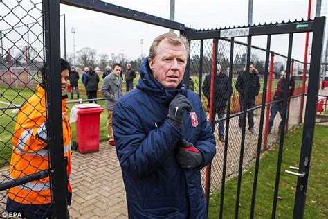 FC Twente fans want Steve McClaren to leave | Daily Mail Online