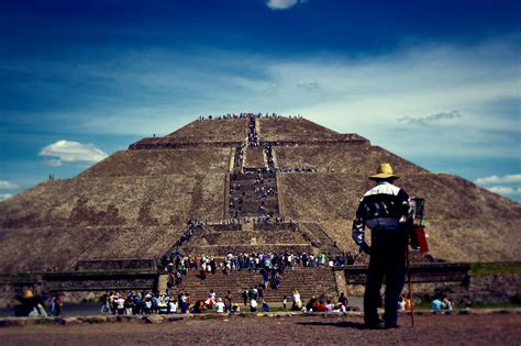 Visit Teotihuacan Pyramids in Central Mexico - YourAmazingPlaces.com