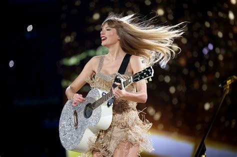 Taylor Swift Shouts Out ‘Amazing Dads’ at Pittsburgh Eras Show During ...