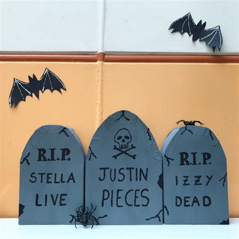 DIY Halloween Gravestone Decorations – The Bear & The Fox