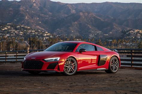 Audi adds more power to the rear-wheel-drive R8 for the 2022 model year ...