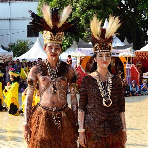 Menawannya Pakaian Adat si Mutiara Hitam (Papua Barat) | Menggambar ...