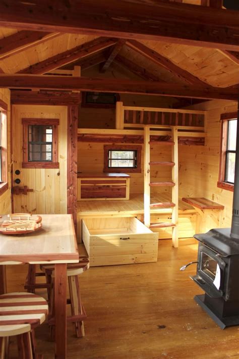 Very cozy cabin | Tiny house cabin, Small cabin, Tiny house interior