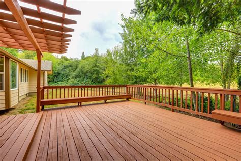 The Best Natural Decking Material for Hot New England Summers