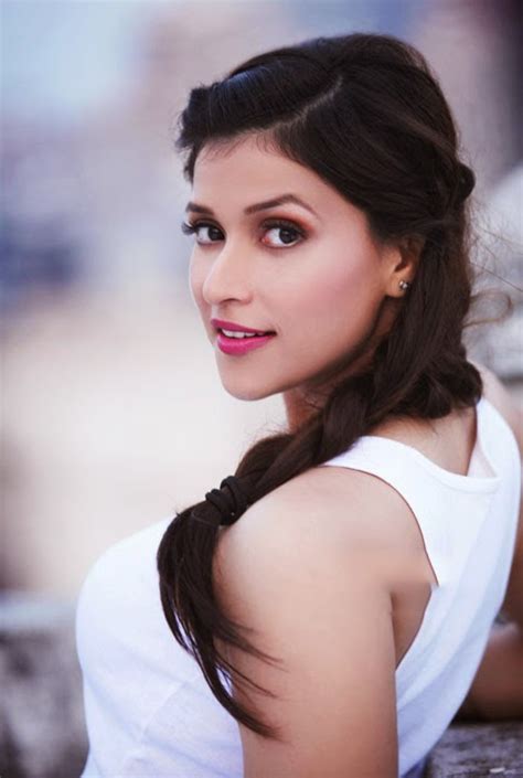 Zid Actress Mannara Chopra Latest Cute Photo Shoot Gallery | Bollywood ...