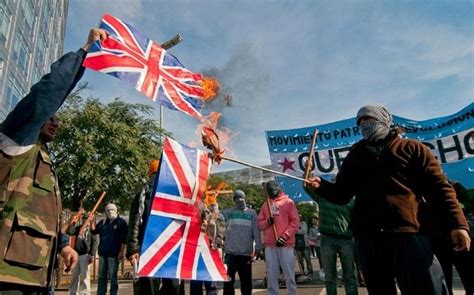 Argentine protesters burn British flag outside oil HQ