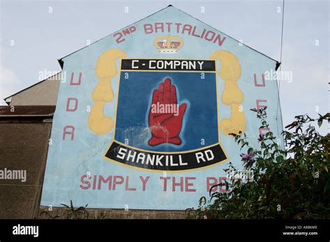 Red hand of Ulster mural Stock Photo - Alamy