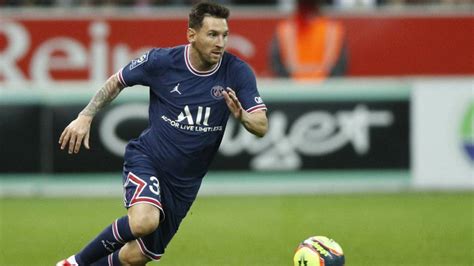 Lionel Messi: LIVE text as PSG star comes on for debut - Live - BBC Sport